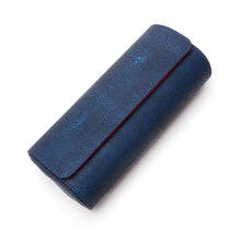 Lade das Bild in den Galerie-Viewer, Uhrengehäuse - blaues Öko-Leder, rotes Interieur