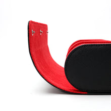 Lade das Bild in den Galerie-Viewer, Uhrengehäuse - schwarzes Leder, rotes Interieur