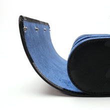 Lade das Bild in den Galerie-Viewer, Uhrengehäuse - schwarzes Tarnmuster, blaues Interieur